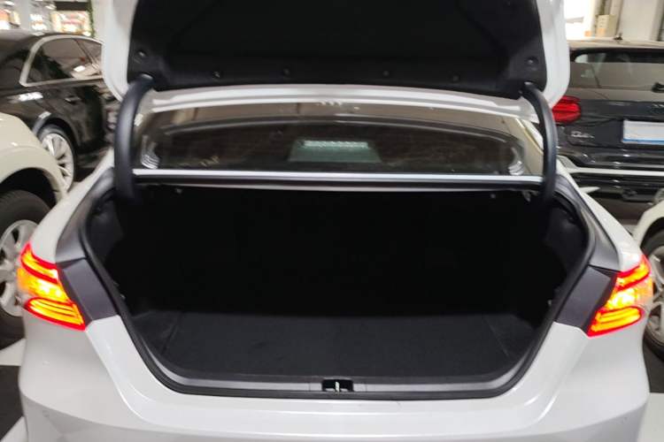 Used Toyota Camry 2021 2.0G Luxury Edition Trunk