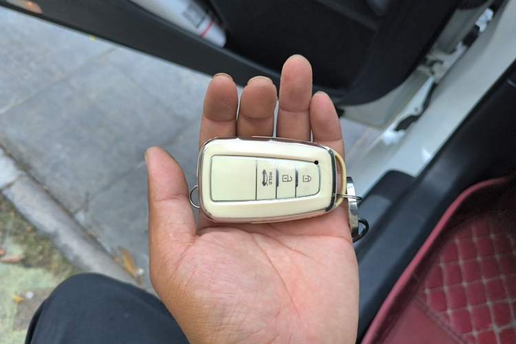 Used Toyota Camry 2021 2.0G Luxury Edition Vehicle Key