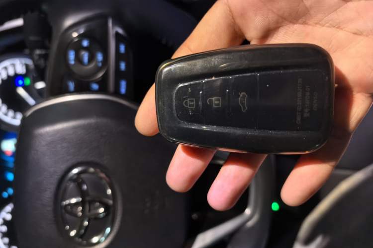 Used Toyota Camry 2021 2.0G Luxury Edition Vehicle Key