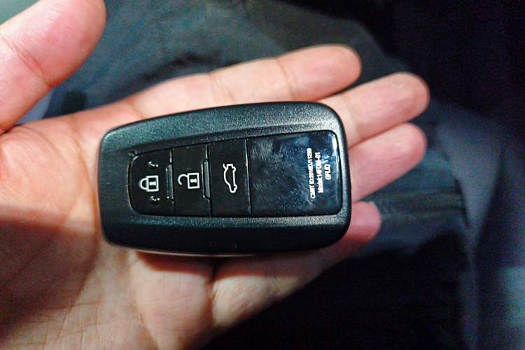Used Toyota Camry 2021 2.0G Luxury Edition Vehicle Key