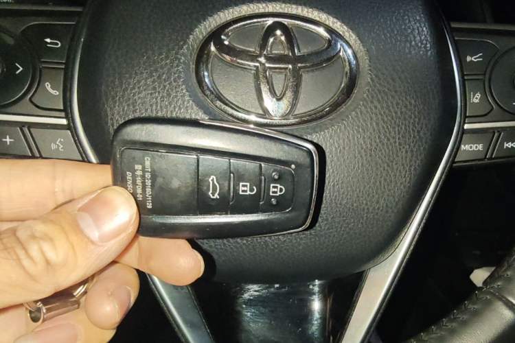 Used Toyota Camry 2021 2.5G Luxury Edition Vehicle Key