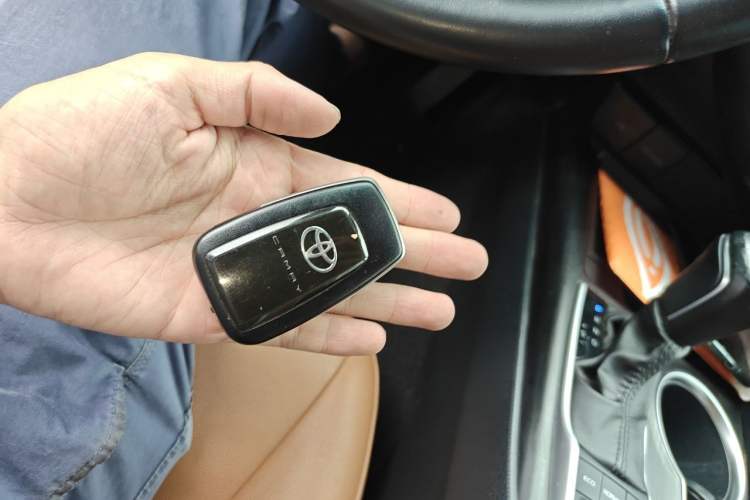 Used Toyota Camry 2021 2.5G Luxury Edition Vehicle Key