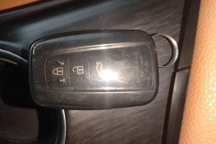 Used Toyota Camry 2021 2.5G Luxury Edition Vehicle Key