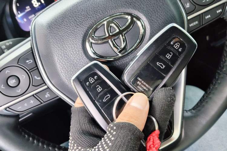 Used Toyota Camry 2021 2.5G Luxury Edition Vehicle Key