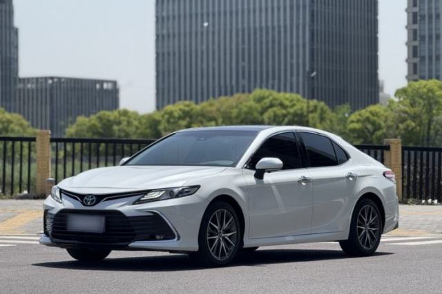 Ojetý Toyota Camry 2021 2.5G Luxury Edition