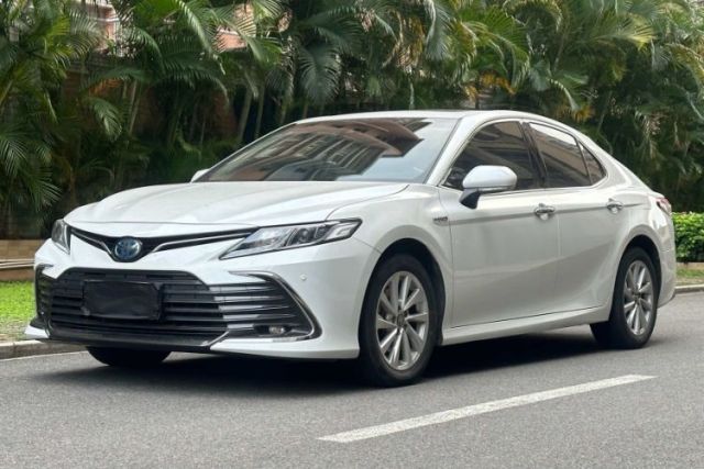 Ojetý Toyota Camry 2021 Dual-Motor 2.5 HGVP Leading Edition