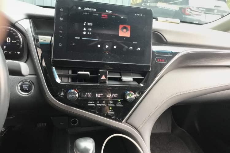 Used Toyota Camry  Audio And AC Panel