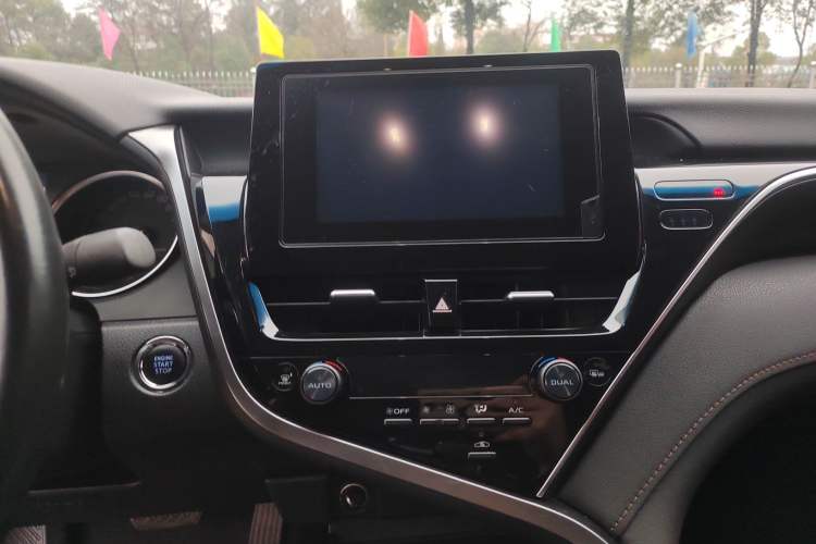 Used Toyota Camry 2022 2.0GVP Premier Edition Audio And AC Panel
