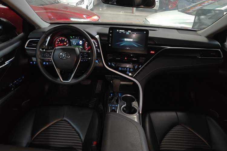 Used Toyota Camry 2022 2.0S Knight Edition Center Console