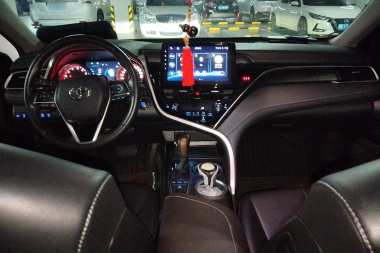 Used Toyota Camry 2022 2.0S Knight Edition Center Console