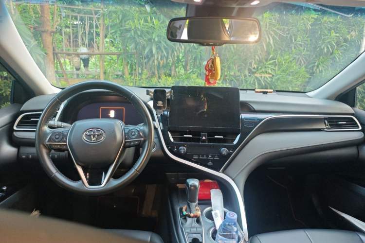 Used Toyota Camry 2022 2.5S Knight Edition Center Console
