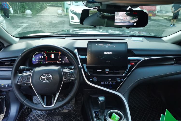Used Toyota Camry 2022 2.5S Knight Edition Center Console