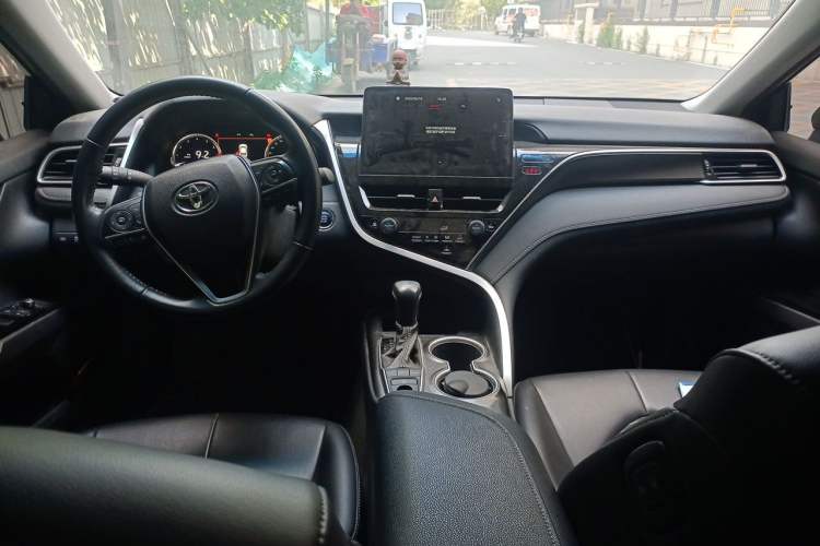Used Toyota Camry 2022 2.5S Knight Edition Center Console