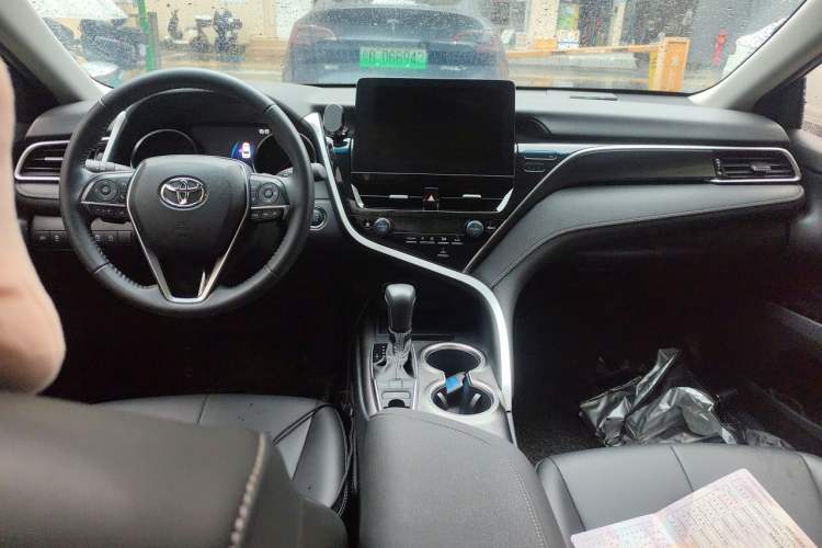 Used Toyota Camry 2022 2.0S Knight Edition Center Console