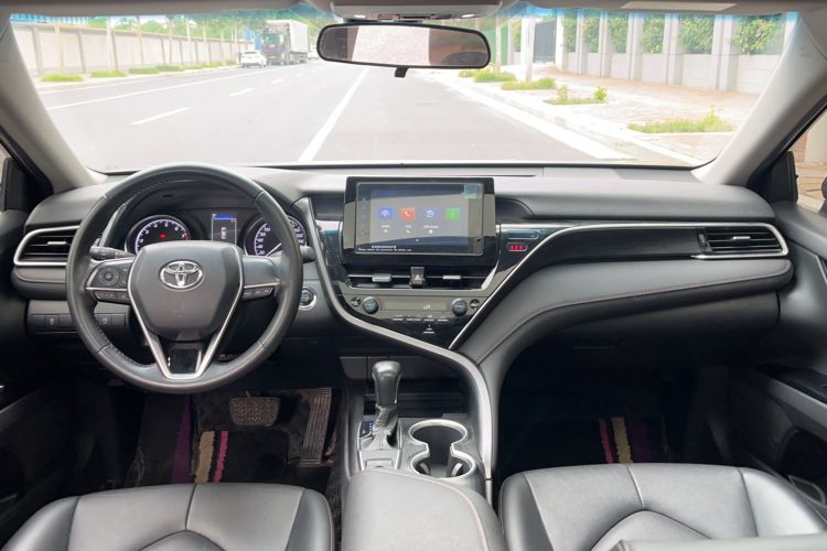 Used Toyota Camry 2022 2.0GVP Premier Edition Center Console