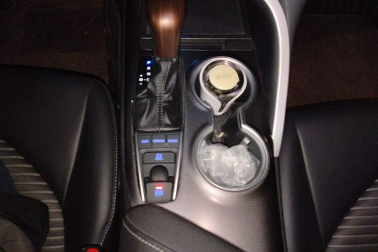 Used Toyota Camry 2022 2.0S Knight Edition Gear Lever