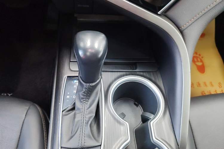Used Toyota Camry 2022 2.0GVP Premier Edition Gear Lever