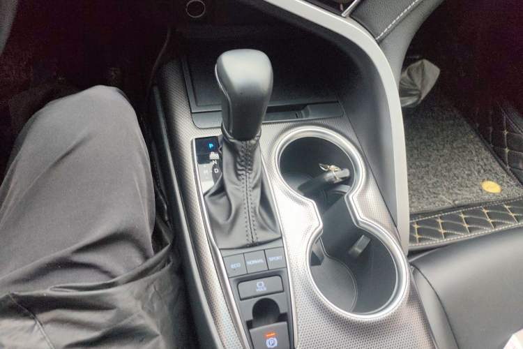 Used Toyota Camry 2022 2.0S Knight Edition Gear Lever