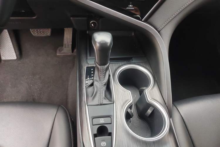 Used Toyota Camry 2022 2.0GVP Premier Edition Gear Lever
