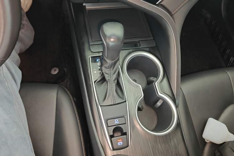 Used Toyota Camry 2022 2.0GVP Premier Edition Gear Lever