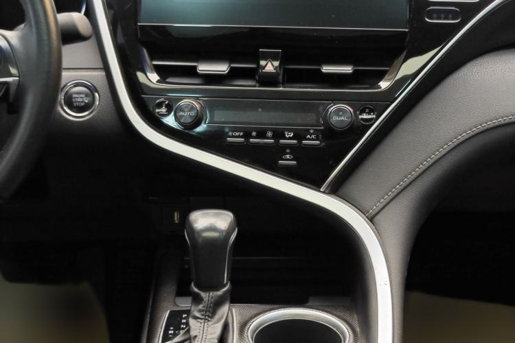Used Toyota Camry 2022 2.0S Knight Edition Interior 10
