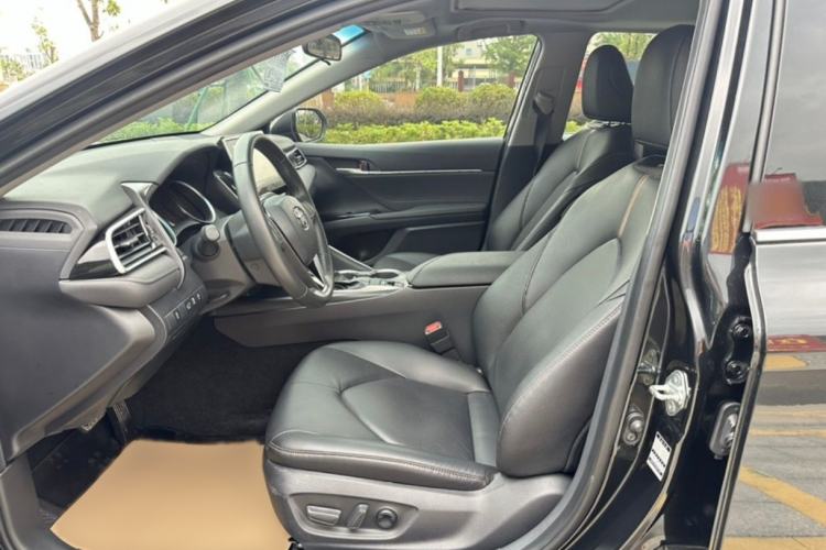 Used Toyota Camry 2022 2.0GVP Premier Edition Interior 3