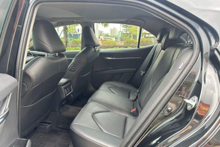 Used Toyota Camry 2022 2.0GVP Premier Edition Interior 4