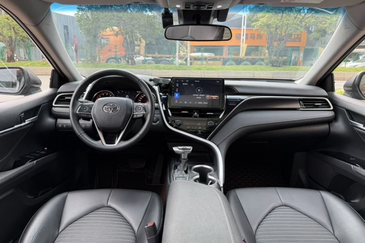 Used Toyota Camry 2022 2.0S Knight Edition Interior 4