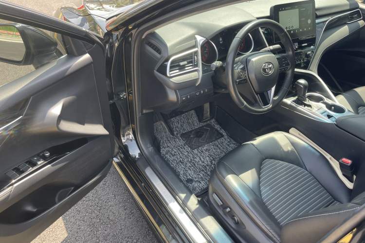 Used Toyota Camry 2022 2.0S Knight Edition Interior 5
