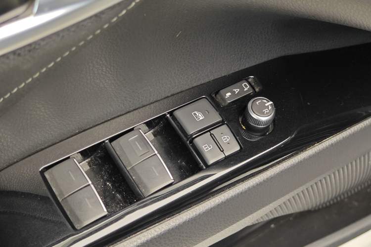 Used Toyota Camry 2022 2.0S Knight Edition Interior 5