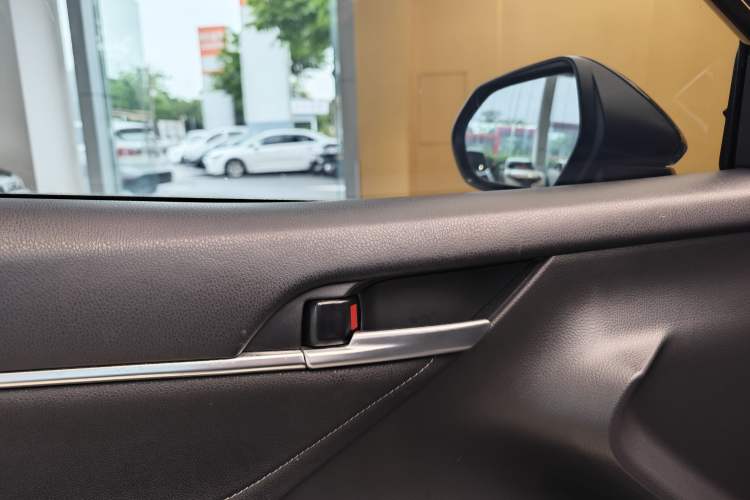 Used Toyota Camry 2022 2.0S Knight Edition Interior 6