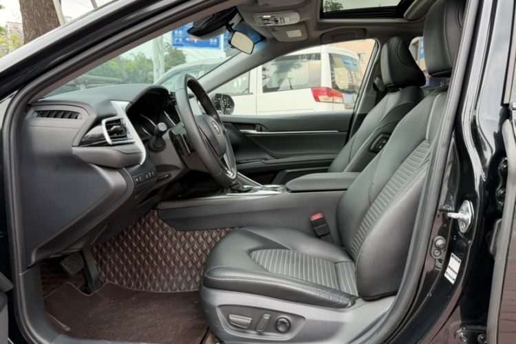 Used Toyota Camry 2022 2.0S Knight Edition Left Front Seat