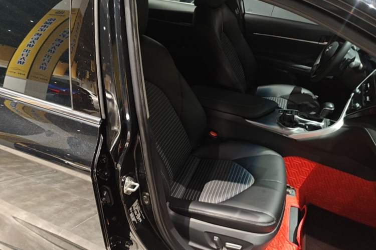 Used Toyota Camry 2022 2.5S Knight Edition Right Front Seat