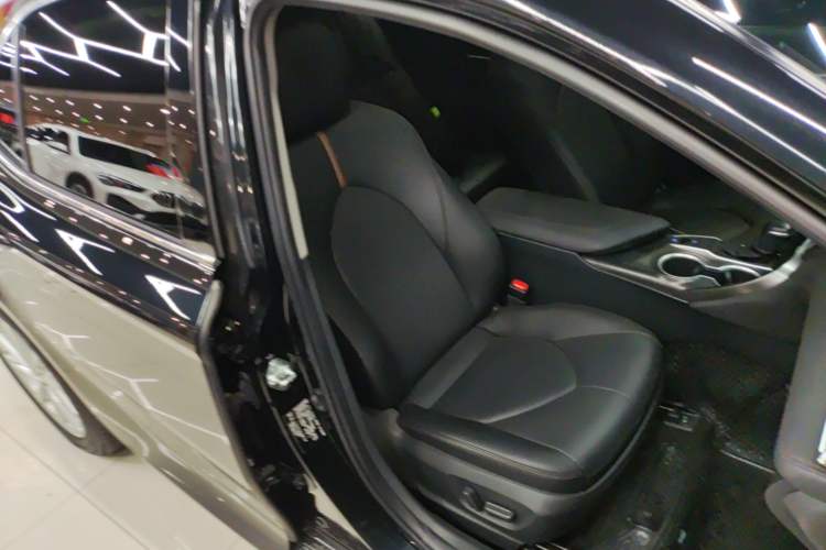 Used Toyota Camry 2022 2.0GVP Premier Edition Right Front Seat