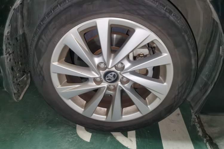 Used Toyota Camry 2022 2.0GVP Premier Edition Right Front Wheel Hub