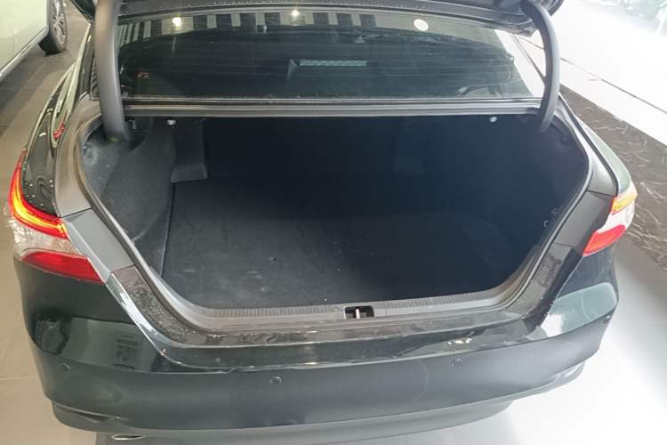 Used Toyota Camry 2022 2.0GVP Premier Edition Trunk