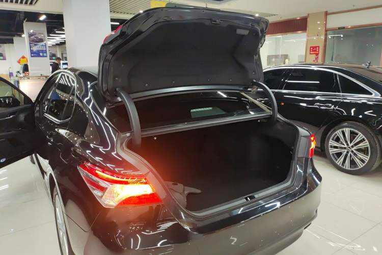 Used Toyota Camry 2022 2.0GVP Premier Edition Trunk