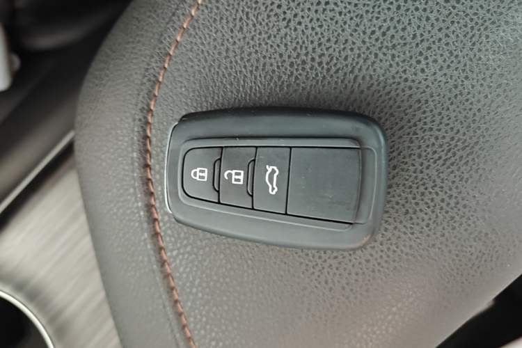 Used Toyota Camry 2022 2.0GVP Premier Edition Vehicle Key