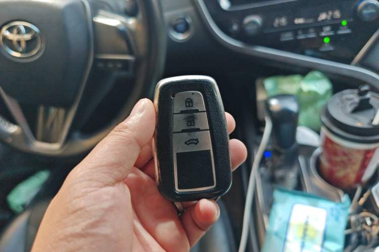 Used Toyota Camry 2022 2.0GVP Premier Edition Vehicle Key