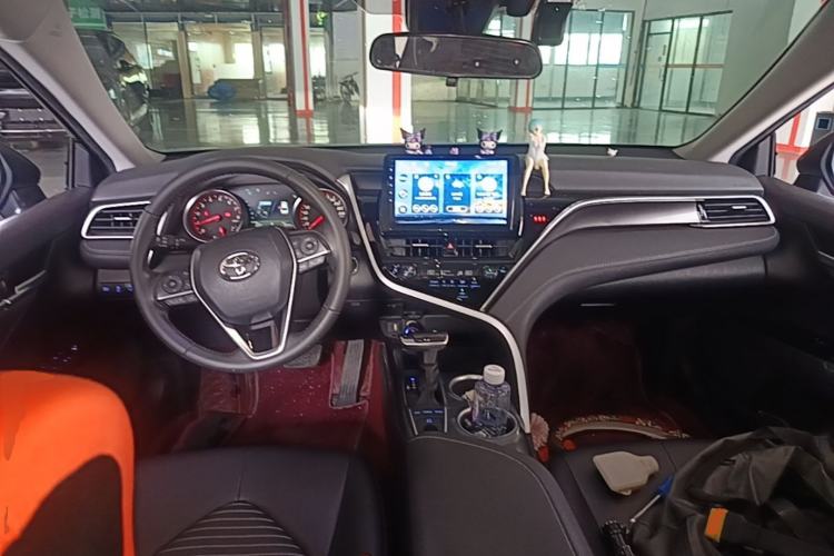 Used Toyota Camry 2022 2.0S Knight Edition Center Console