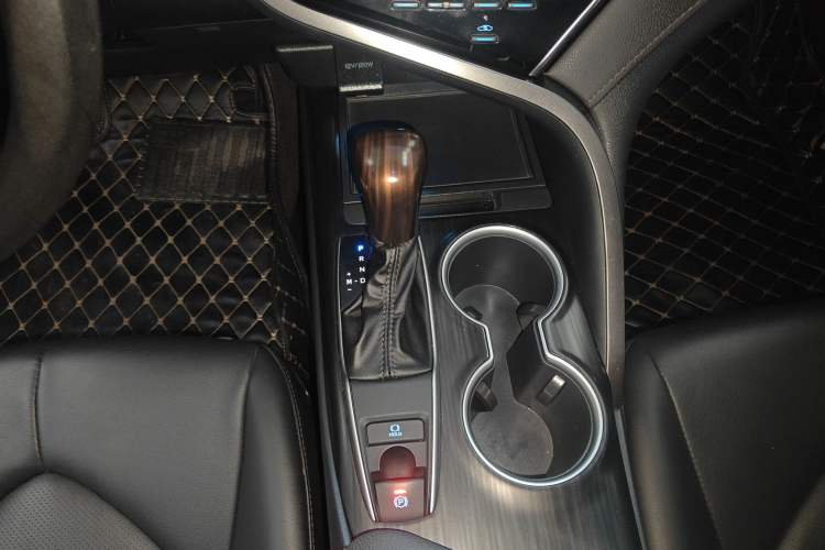 Used Toyota Camry 2022 2.0GVP Premier Edition Gear Lever