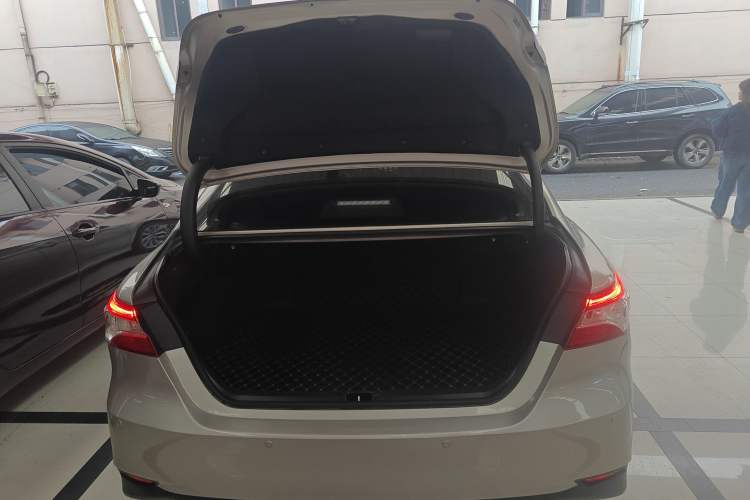 Used Toyota Camry 2022 2.0GVP Premier Edition Trunk