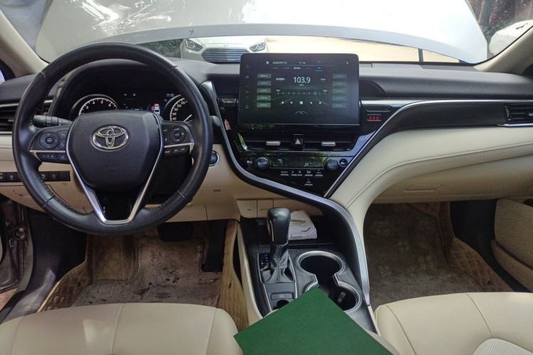 Used Toyota Camry 2022 2.0GVP Premier Edition Center Console
