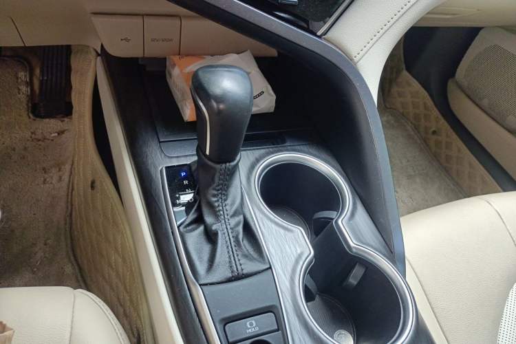 Used Toyota Camry 2022 2.0GVP Premier Edition Gear Lever