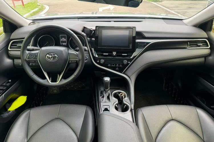 Used Toyota Camry 2022 2.0GVP Premier Edition Interior 3