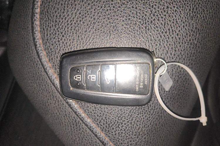 Used Toyota Camry 2022 2.0GVP Premier Edition Vehicle Key