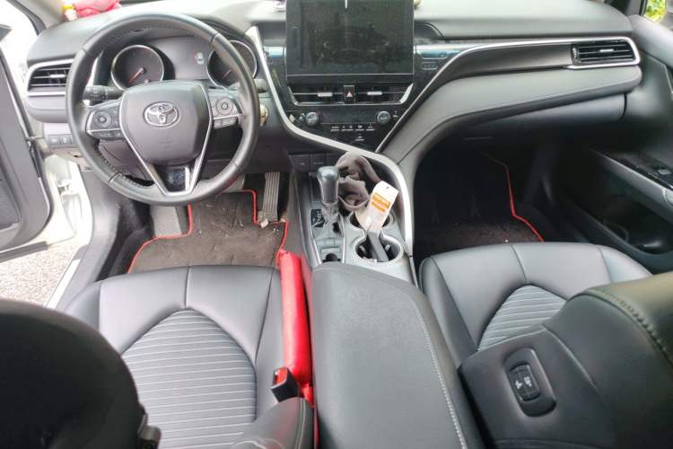Used Toyota Camry 2022 2.0S Knight Edition Center Console