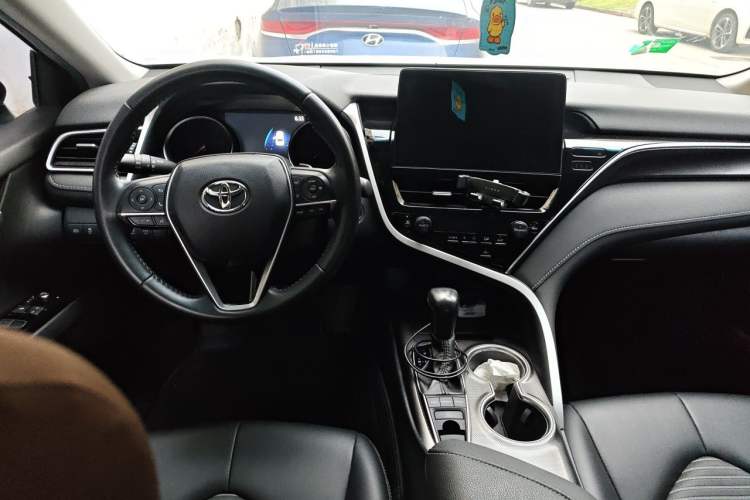 Used Toyota Camry 2022 2.0S Knight Edition Center Console