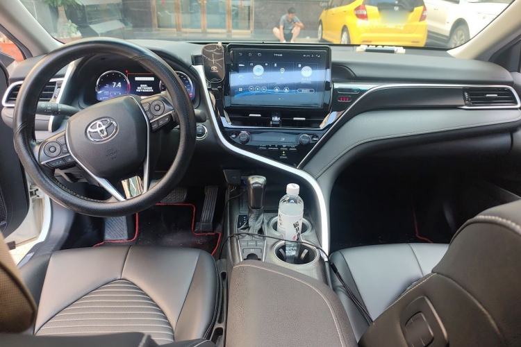 Used Toyota Camry 2022 2.5S Knight Edition Center Console