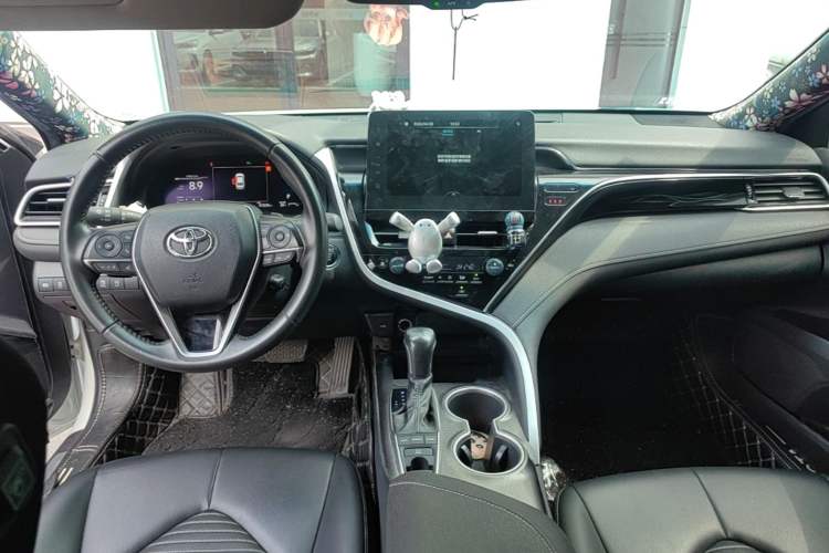 Used Toyota Camry 2022 2.5S Knight Edition Center Console